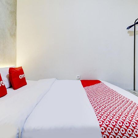 Oyo 90215 Ada Residence Telukjambe Zewnętrze zdjęcie