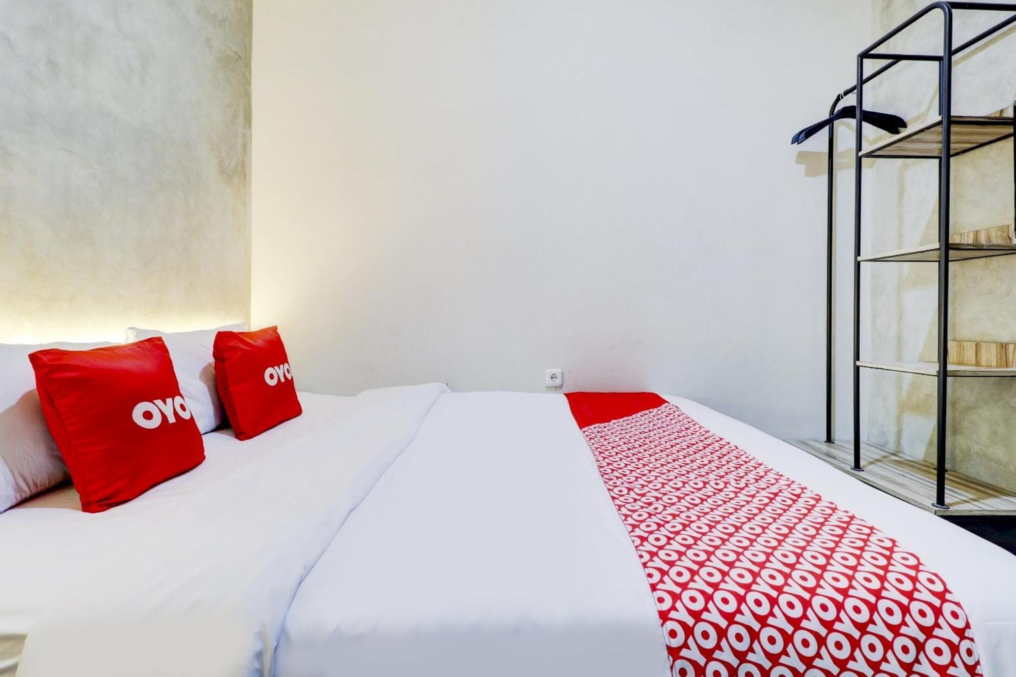Oyo 90215 Ada Residence Telukjambe Zewnętrze zdjęcie