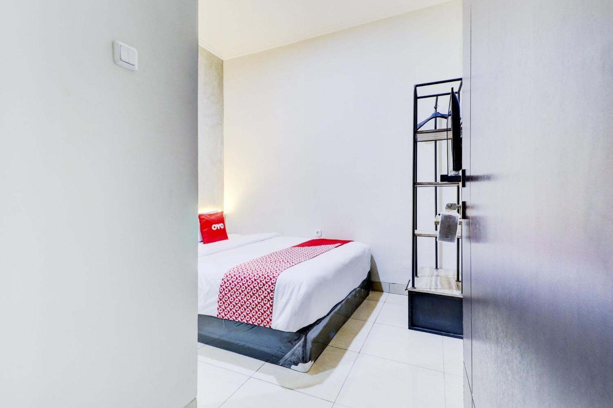 Oyo 90215 Ada Residence Telukjambe Zewnętrze zdjęcie