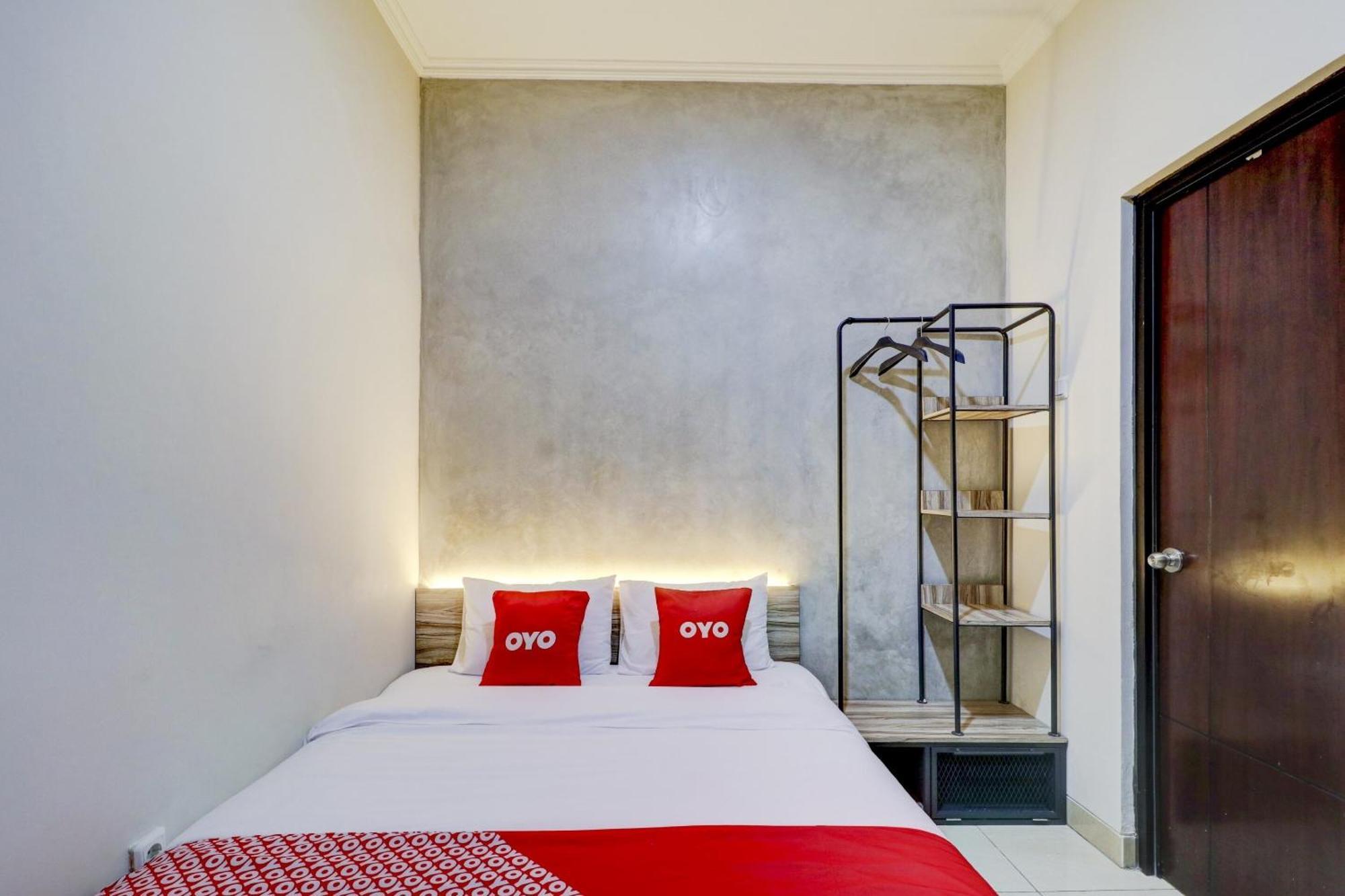 Oyo 90215 Ada Residence Telukjambe Zewnętrze zdjęcie